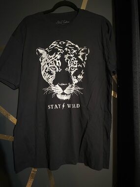 Stay Wild Leopard Graphic Short Sleeve Tee - Black